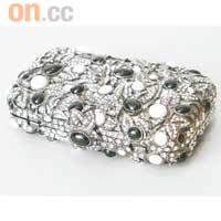 Clara Kasavina黑、白色半寶石水晶Clutch Bag $12,000