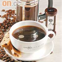 The French Press $44<BR>客人先揀出心水咖啡，透過這濾網幼細的French Press，可將咖啡豆中最優質的15%精華散發出來，而附上的沙漏計時器，可計算出浸泡時間，濃淡度調得剛好。