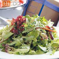 Mixed Green Salad $80<BR>選用法國入口蔬菜，口味更地道，還有大師親自調配的沙律醬汁，很清新。