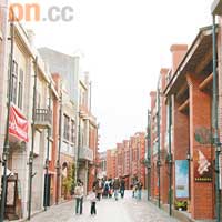 民藝街坊是仿20世紀初台灣街屋設計。
