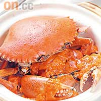 原隻膏蟹煲飯 $238隻(a)<BR>泰國入口膏蟹本身多汁，所以在煮飯時特別加入較少水分，加上每隻蟹足有十四両至一斤重，不止蟹黃多令飯充滿蟹鮮香，入口亦是啖啖肉。