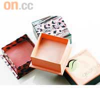 （左）Benefit Coralista珊瑚粉紅色胭脂 $280<BR>（右）Benefit Georgia蜜桃色胭脂 $280