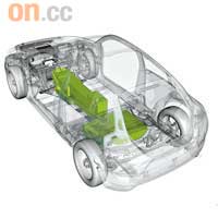 鋁電池安放在車底的中央通道與油缸位置，而且有完善的保護。