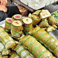 長形糯米糉是東南亞特色小食，每條KHR2,000。