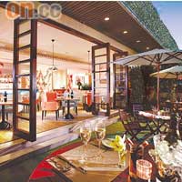 餐廳在沙田麗豪酒店地下，坐落於寧靜的沙田城門河畔，更設有露天座位，置身其中恍如身在意國街頭。