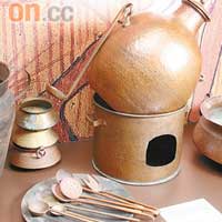 富樂豆（Follo）是埃及人的主食，而用來製作豆蓉的富樂壺現在多以不銹鋼作材質，而這黃銅製的已成為古董。