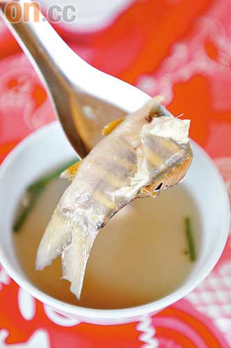 貓魚湯除用了河魚，也用了蟻，味酸甜醒胃。