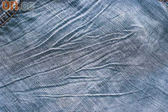 褲身洗水及貓鬚位細緻，Vintage牛仔褲中不可或缺。