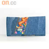 Jimmy Choo繡花牛仔布Clutch Bag $8,590（C）