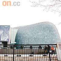 選址北京中央美術學院的美術館舉行活動，成為城中佳話。