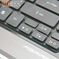 朱古力Full Size鍵盤夠型格，還可以上下左右等按鍵控制光暗、音量和播片功能。
