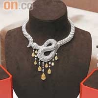 靈蛇女王系列<br>鉑金鑽石黃鑽石項鏈 $40,950,000<br>鉑金鑽石戒指 $9,450,000<br>鉑金鑽石黃鑽石耳環 $5,780,000 