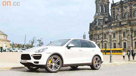 售價： $1,276,100（Cayenne S Hybrid）	$1,193,700（Cayenne S）		$1,786,400（Cayenne Turbo）