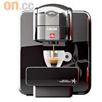 GAGGIA illy 售價待定<BR>意大利優質咖啡品牌illy，首次跟GAGGIA合作推出咖啡機，使用iperEspresso capsules，以簡單按鈕控制，輕易沖泡出味道香濃的illy咖啡。