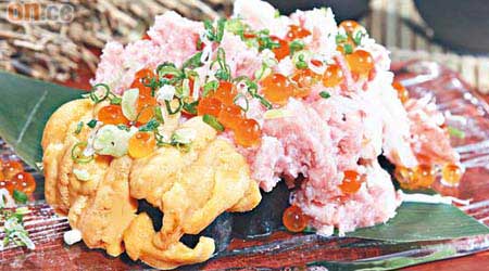一流壽司 $160<BR>8粒壽司小卷上放着北海道海膽、松葉蟹肉、剁碎的吞拿魚腩及三文魚子等，分量多得教人只想起「福杯滿溢」四字。