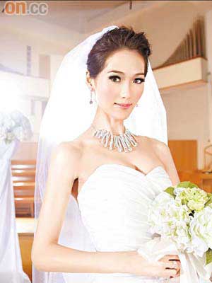 披上婚紗的林莉，曾想過三十歲前結婚兼生BB。