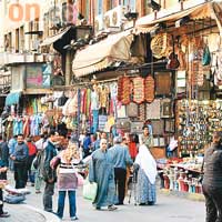 韓嘉利市場位於開羅市中心老城區，由分布在幾十條小街的幾千家小店組成，歷史可追溯到公元14世紀。