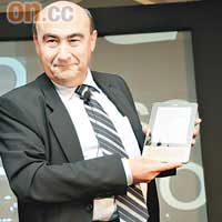 Acer CEO Gianfranco Lanci親臨北京，突然拎出傳說中的彩色Android Tablet，仲篤咗幾下睇相播片，這部iPad殺手預計第四季現身。