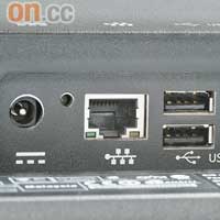 電源、LAN及4個USB槽設在機底。