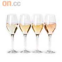 香檳的顏色因應不同酒莊出品而千變萬化，大致上無年份香檳（左1）顏色較淡，有年份的（左2及右2）顏色比較獨特，而粉紅香檳（右1）的淡粉紅色則來自Pinot Noir或Pinot Meunier的黑色果皮。