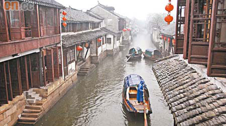 煙雨周莊，格外淒美，散發着江南古鎮的獨有風雅。