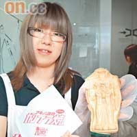 即叫即製的高達人形燒，400日圓（約HK$34），當作飯後甜品確一流。