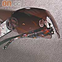 黑色Pin Up 2玫瑰花太陽眼鏡 $3,600（A）