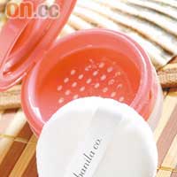 Banila Co. Let Me BeBe Naked Powder $269（A）<br>具SPF 17的防曬功能，掃上後能增加肌膚透明感，令肌膚明亮光滑，更能吸走多餘油脂，保持膚質清爽。