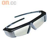 隨機附送一對Active Shutter 3D眼鏡，雖然要入電池，但重量亦只不過34g。
