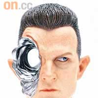 除了跟盒兩款頭雕，T-1000仲有一個爆眼Look可替換，惟只跟隨動漫節推出嘅特別版Sarah Connor奉送，定價$980。