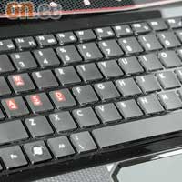 朱古力鍵盤和金屬TouchPad盡顯奢華，難得是WSAD鍵印有上下左右箭嘴方便打機。