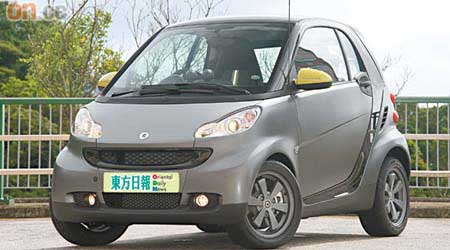 啞灰色車身加上15吋六幅式輪圈，令這位smart新成員外形更突出。售價：$163,800起