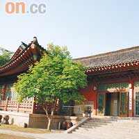三清閣內有多幢傳統韓風建築，這所一龢堂是專門負責韓式料理。