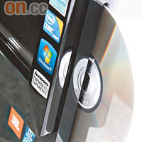 整合Blu-ray Combo燒碟機，可盡情享受1,920×1,080畫質外，還可燒錄備份資料。