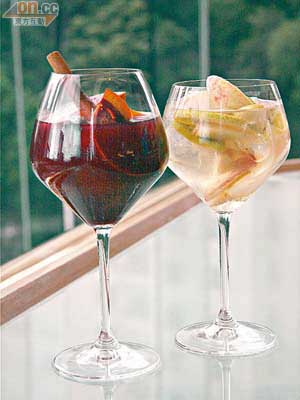 香港JW萬豪酒店供應的西班牙特飲Sangria，以紅酒及白酒調製，配合水果變出四款口味，果香、酒香糅合其中。每杯$45、每酌$180（另收加一服務費）。 