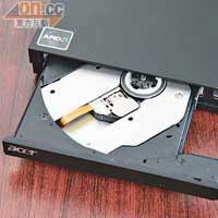 25.4mm超薄機身竟然內置DVD燒碟機，可備份資料之餘，亦可當影碟機使用。