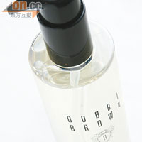 Bobbi Brown紓緩卸妝潔面油 $320/200ml<br>朝手朝臉打圈塗上，然後加水輕按約20秒作乳化的潔淨效能；當中的橄欖油及可可巴油有助軟化肌膚。