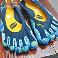 經專家多年研究後設計的Five Fingers行山涉澗鞋，$890。