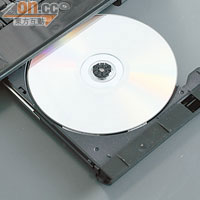 20mm超薄機身竟然有DVD燒碟機，用來睇碟或燒錄備份都很方便。