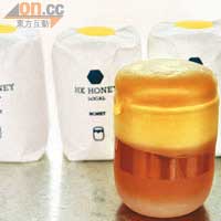 HK Honey蜜糖由本地養蜂人士製作，這樽蜜糖的樽蓋還可作蠟燭使用，非常環保。$240