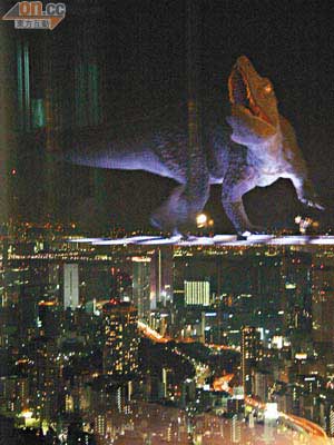 東京夜空真係有恐龍出現呀！