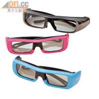 隨機附送兩副標準3D眼鏡（黑色），另備較細的粉藍及粉紅款色畀小朋友用。