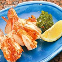 鐵板大蝦 $140/隻<br>來自日本的刺身級車海老，亦即是花竹蝦，入口爽而鮮甜，即使用鐵板燒製亦不會變腍身，口感自然更佳。