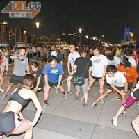 發布會後，品牌更安排傳媒朋友在上海黃浦外灘試跑，繼續宣揚一班人放肆地在街上跑的樂趣。