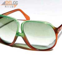 Cutler and Gross 70年代古董太陽眼鏡，購自巴黎，價值300多歐元。