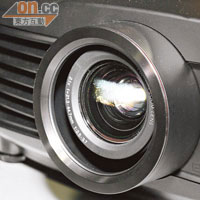 EH-R4000具備1,200流明亮度，並用上全新3LCD反射式面板技術。
