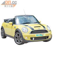 MINI Cooper S Cabrio<br>全新設計下，鬼面罩下兩側入風口，增加不少跑味。售價：$376,800