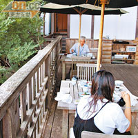 你也可選擇在室外用早餐，有美麗山景「加菜」。