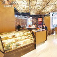 Coffee Corner設於酒店大堂右邊角落，光猛舒適，還有免費上網服務方便食客。