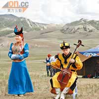 馬頭琴是蒙古傳統樂器，所以成為比賽的前奏。